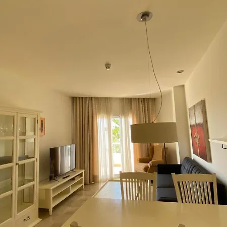 Amplio En Golf Apartment